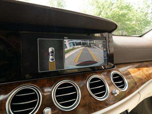 Used 2017 Mercedes-Benz E 300 image 41