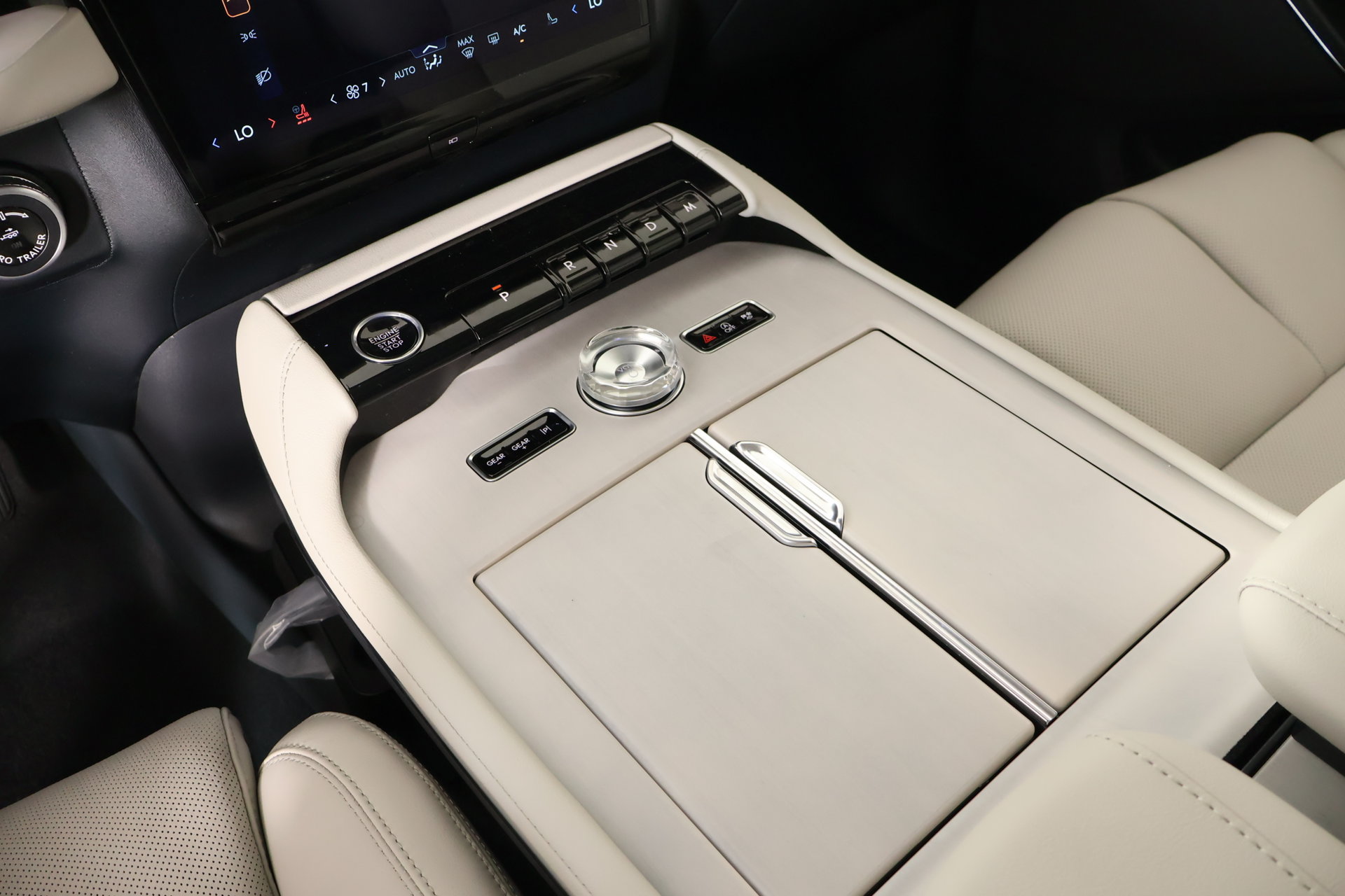 New 2026 Lincoln Navigator Premiere AWD/4WD image 8