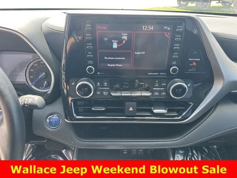 Used 2022 Toyota Highlander XLE image 24