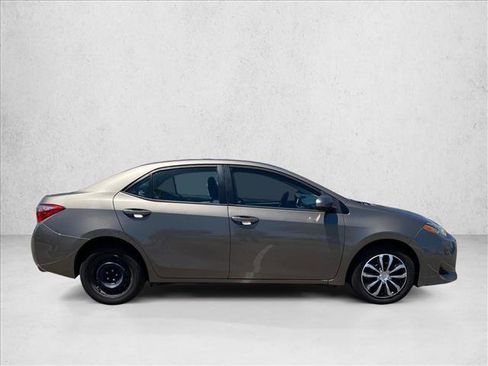 Used 2017 Toyota Corolla LE w/ Carpet Mat Package (TMS) FWD image 4