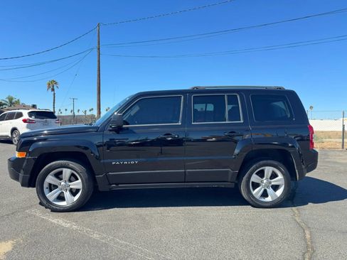 Used 2014 Jeep Patriot Latitude w/ Sun/Sound Group AWD/4WD image 3