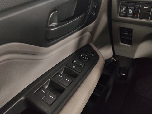 Used 2019 Honda Odyssey EX-L image 27