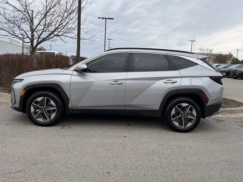 Certified 2025 Hyundai Tucson SEL image 2