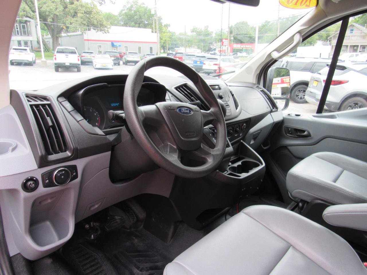 Used 2016 Ford Transit 350 XL RWD image 4