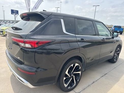 Used 2024 Mitsubishi Outlander SE image 3