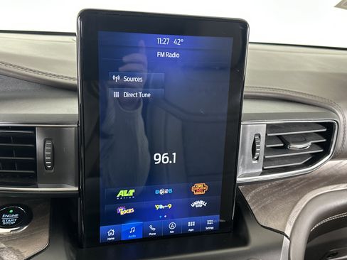 Used 2020 Ford Explorer Platinum w/ Premium Technology Package image 19