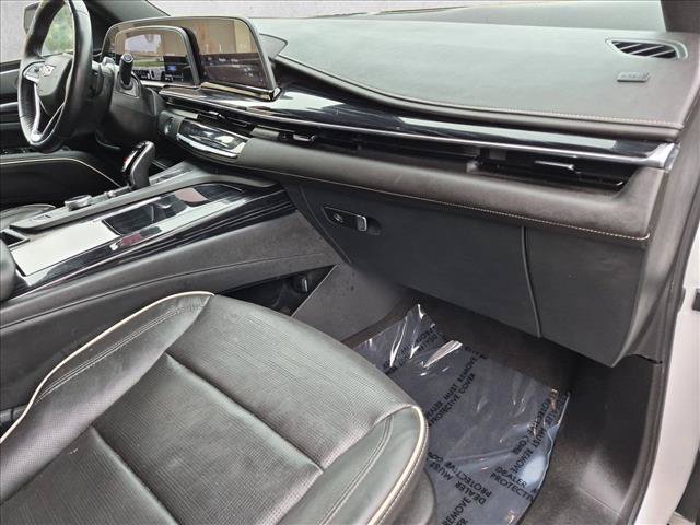 Used 2024 Cadillac Escalade ESV Sport w/ LPO, ONYX Package AWD/4WD image 23