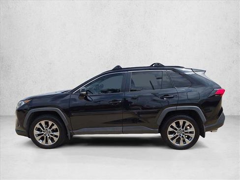 Used 2019 Toyota RAV4 XLE Premium FWD image 8