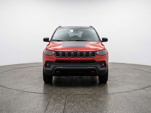 Used 2025 Jeep Compass Trailhawk AWD/4WD image 2