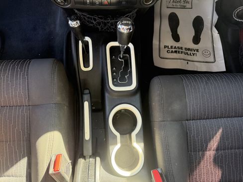 Used 2012 Jeep Wrangler Unlimited Rubicon w/ Connectivity Group image 13