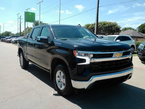 Used 2025 Chevrolet Silverado 1500 LT RWD image 4
