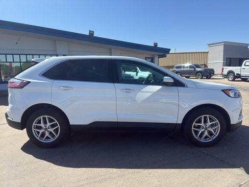 Used 2024 Ford Edge SEL w/ Convenience Package AWD/4WD image 4
