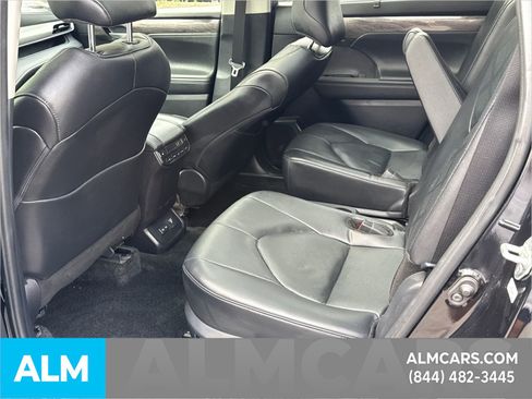 Used 2024 Toyota Highlander Limited image 26