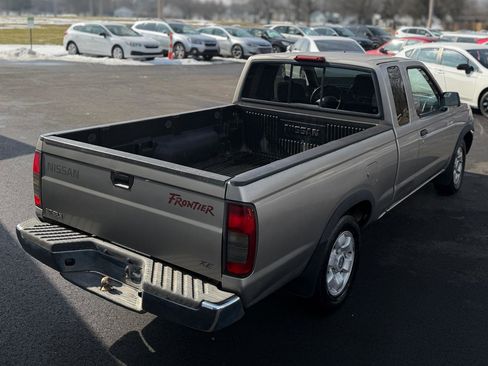 Used 2000 Nissan Frontier XE image 9