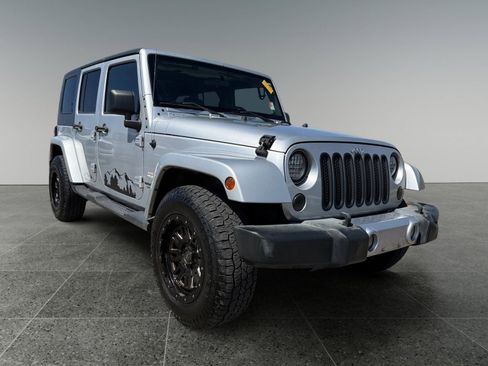 Used 2008 Jeep Wrangler Unlimited Sahara w/ Dual Top Group AWD/4WD image 9