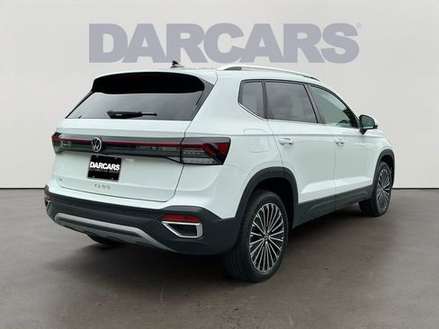 Used 2025 Volkswagen Taos SE FWD image 7