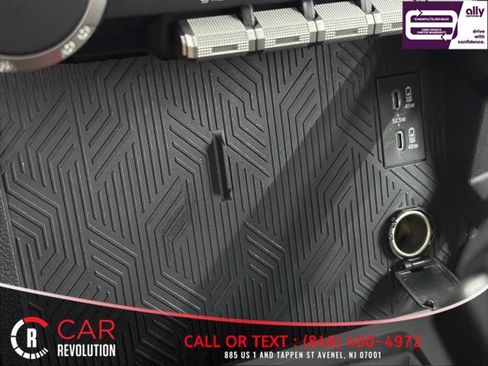 Used 2024 Toyota Tacoma SR image 31