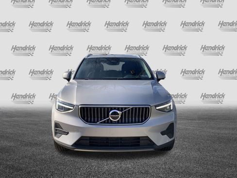 Used 2025 Volvo XC40 B5 Core image 3