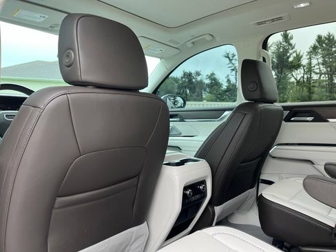 Used 2025 GMC Acadia Denali w/ Super Cruise Package AWD/4WD image 26