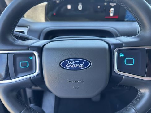 Used 2025 Ford Expedition Active RWD image 11