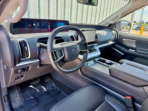 New 2027 Ford Expedition Platinum w/ Driver's Package AWD/4WD image 10
