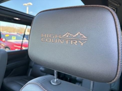 Used 2023 Chevrolet Suburban High Country image 27