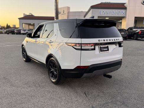 Used 2018 Land Rover Discovery SE image 10