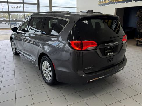 Used 2018 Chrysler Pacifica Touring-L FWD image 54