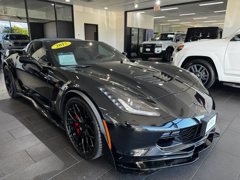 Used 2015 Chevrolet Corvette Z06 w/ 3LZ Preferred Equipment Group RWD image 7