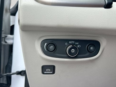 Used 2019 GMC Terrain Denali w/ Advanced Safety Package AWD/4WD image 18