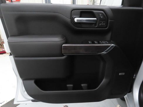 Used 2019 Chevrolet Silverado 1500 LTZ AWD/4WD image 10