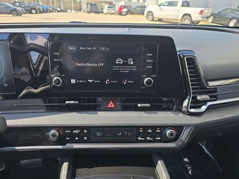 Used 2025 Kia Sportage LX image 21