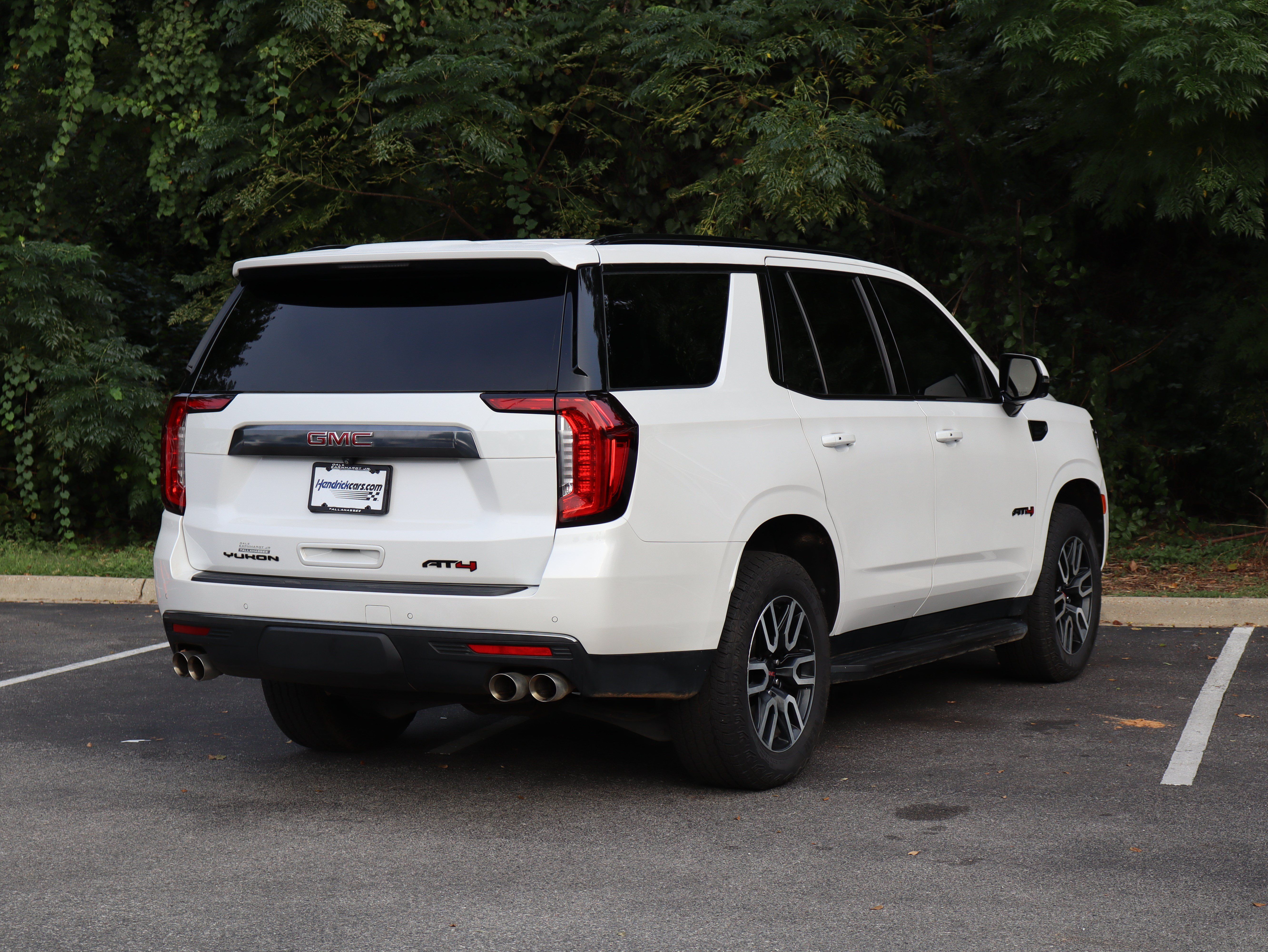Used 2024 GMC Yukon AT4 w/ Technology Package AWD/4WD image 9