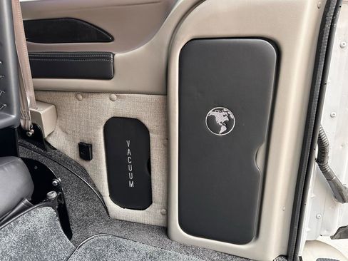 Used 2023 GMC Savana 2500 image 91