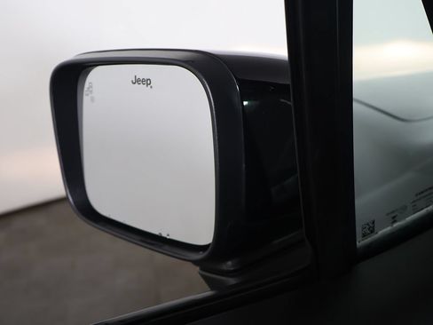 Used 2023 Jeep Renegade Latitude AWD/4WD image 30