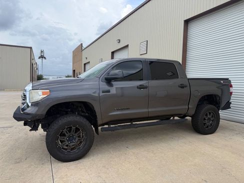 Used 2016 Toyota Tundra SR5 w/ SR5 Upgrade Package AWD/4WD image 1
