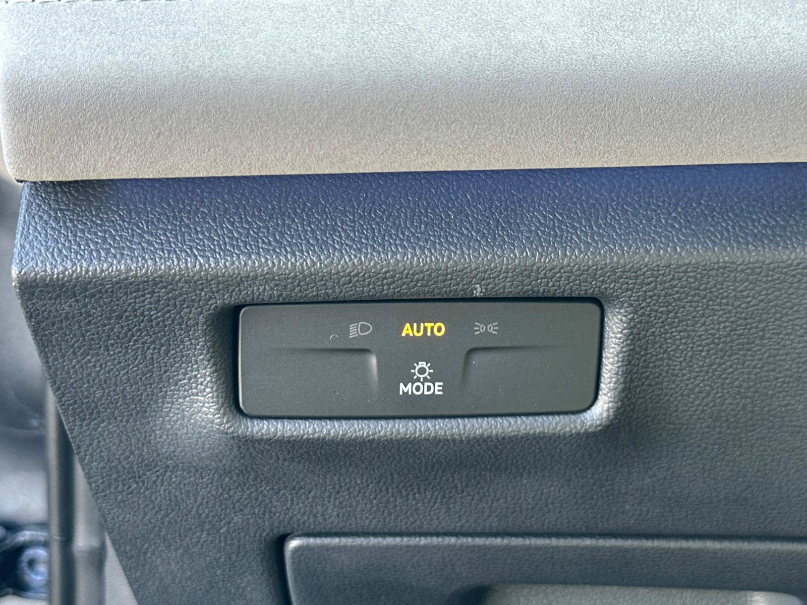 Certified 2026 Volkswagen Tiguan SE FWD image 19