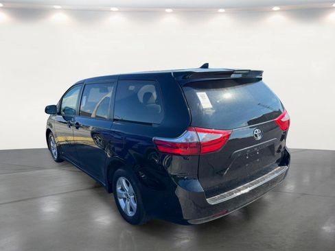 Used 2020 Toyota Sienna L FWD image 19