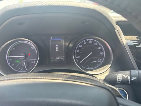 Used 2021 Toyota Camry SE FWD image 2