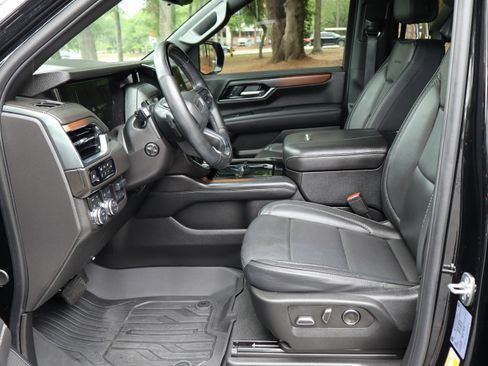 Used 2025 GMC Yukon XL Denali w/ Denali Reserve Package AWD/4WD image 24
