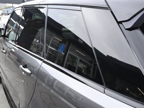 Used 2018 Land Rover Range Rover Sport HSE AWD/4WD image 31