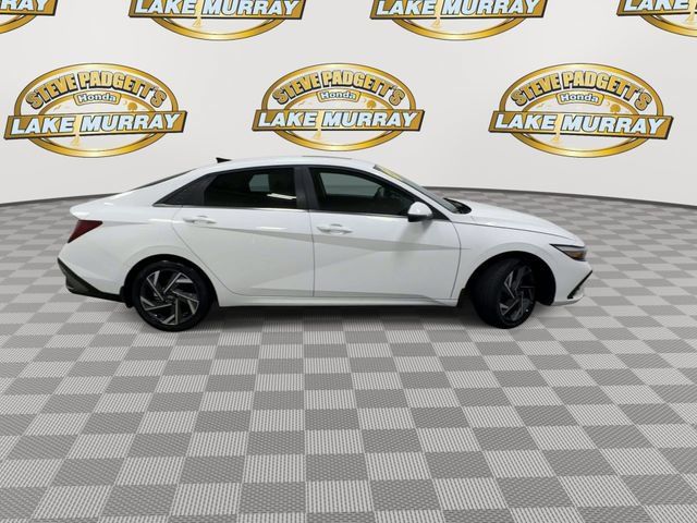 Used 2025 Hyundai Elantra Limited FWD image 5