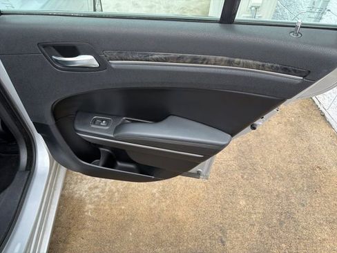 Used 2020 Chrysler 300 Limited image 16