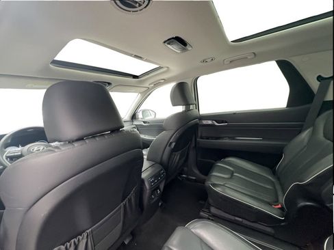 Used 2024 Hyundai Palisade Limited FWD image 23