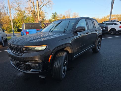 New 2025 Jeep Grand Cherokee Altitude image 18