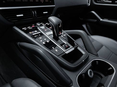 Certified 2022 Porsche Cayenne Coupe AWD/4WD image 22