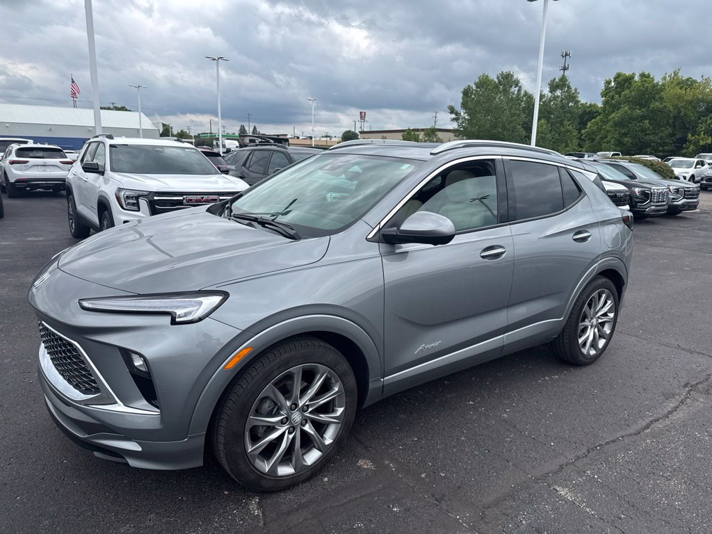 Used 2024 Buick Encore GX Avenir w/ Avenir Technology Package FWD image 5