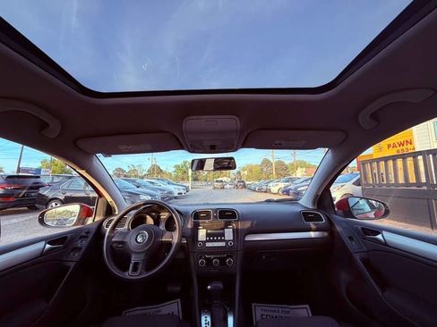 Used 2010 Volkswagen Golf 4-Door image 12