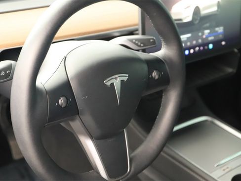 Used 2023 Tesla Model Y Long Range image 16