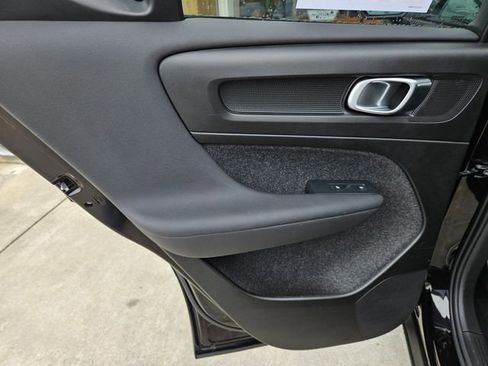 Used 2025 Volvo XC40 B5 Plus AWD/4WD image 16